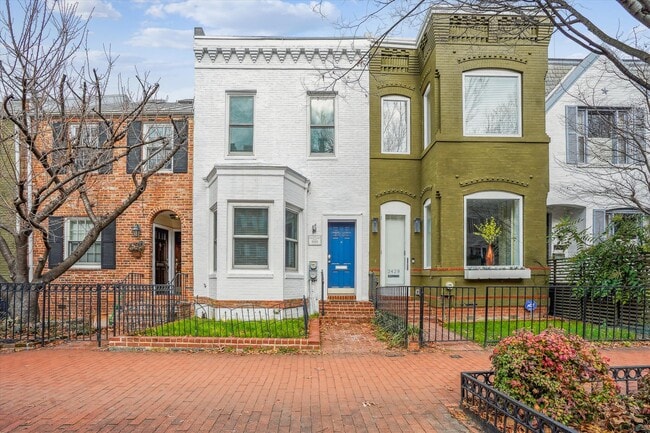 Photo - 2431 I St NW