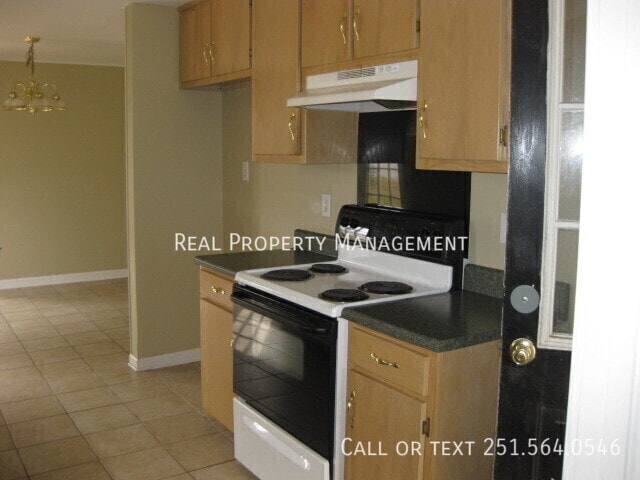 Photo - 100 Oak St