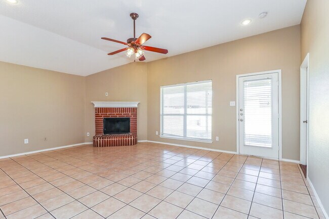 Photo - 528 Cambridge Dr