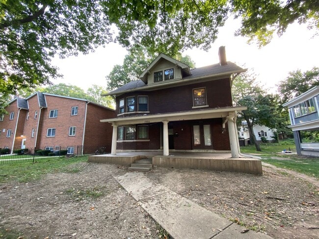 Building Photo - 1980 Indianola Ave Unit 1980 Rental