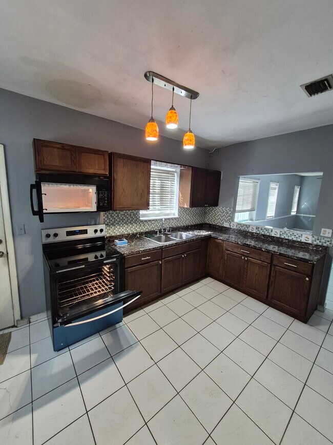 Photo - 1068 NW 31st St