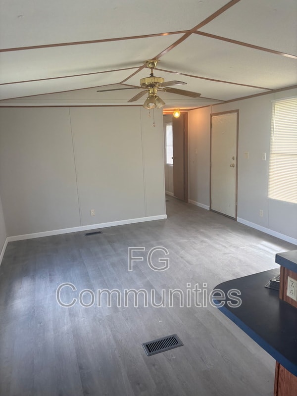 1726 Suburban Dr