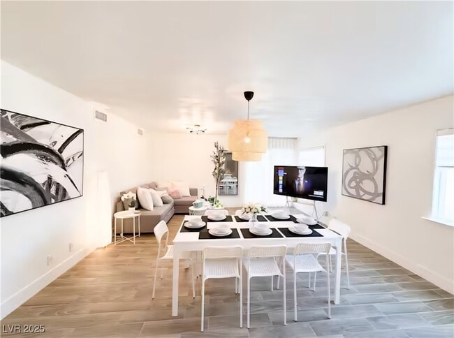 Photo - 6969 Paddington Way