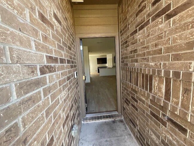 Photo - 172 Allington Cir