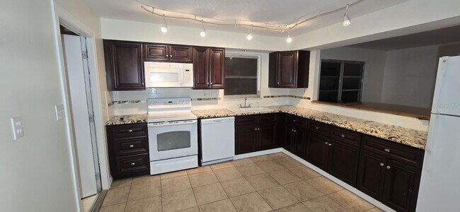 239 Annapolis Ln