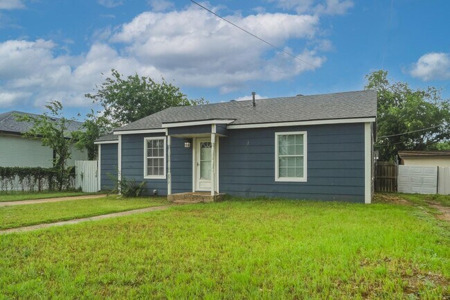 Photo - 2917 Hickory St