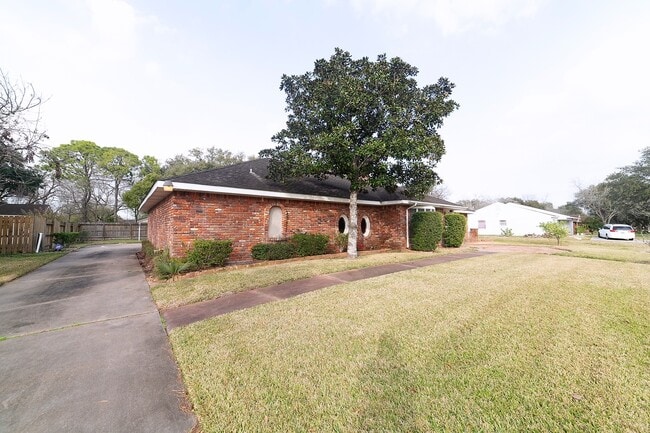 Photo - 5822 W Bellfort Ave