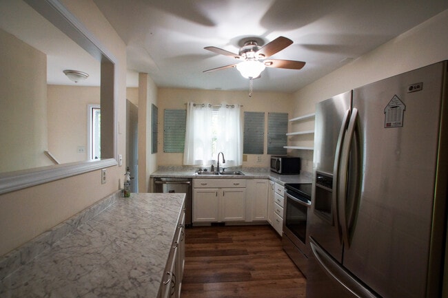Photo - 102 Weatherstone Dr