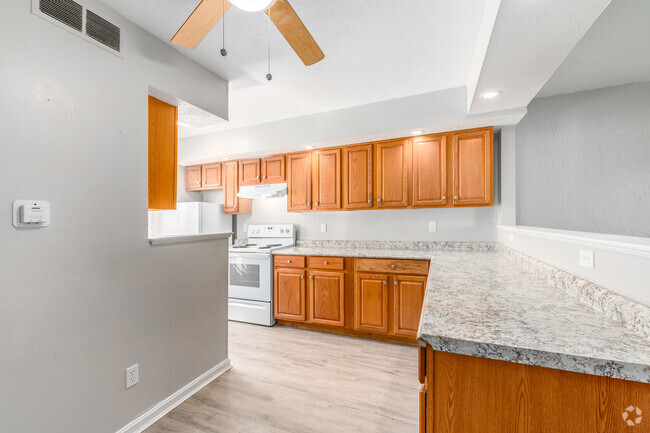 3BR, 1BA - 916SF - Dining - Sunset Townhouses