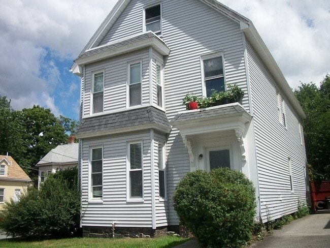 Building Photo - 176 Chestnut St Unit 2