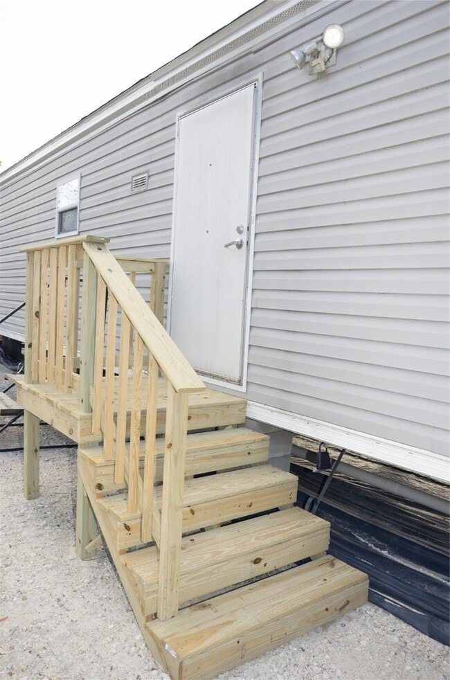 Photo - 725 County Rd 5007