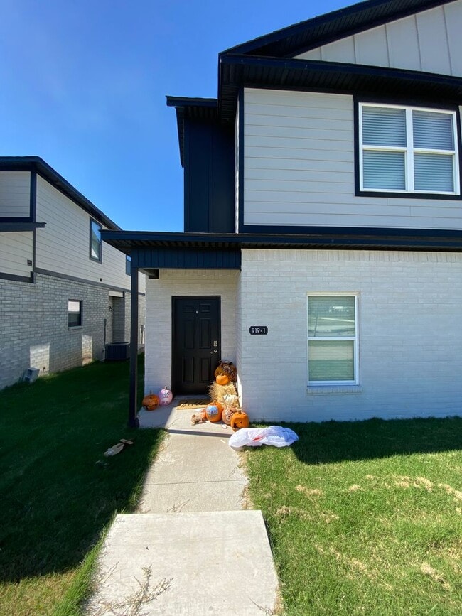 Photo - 919 S Rupple Rd Unidad 919-2