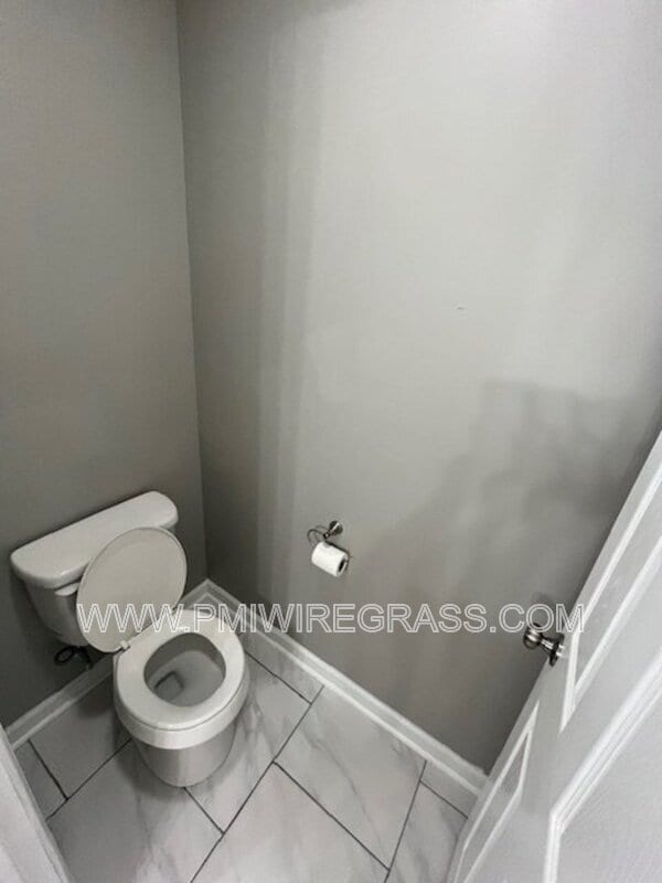 Photo - 347 Spruce Ln