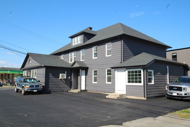 Building Photo - 549 Albany Ave Unit 549-3 Albany Ave