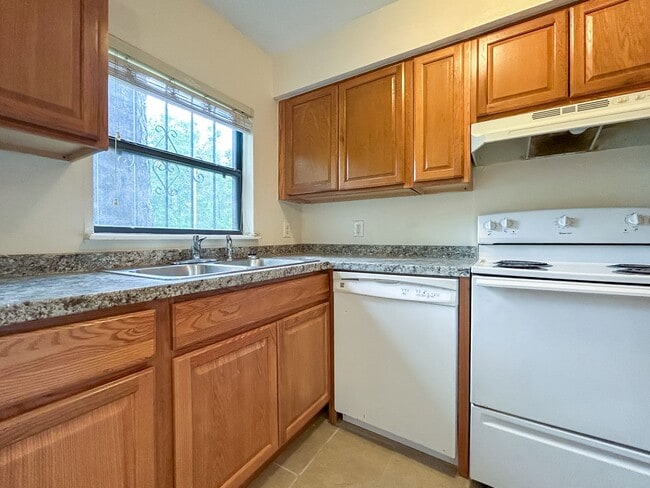 Photo - Beautiful 2/1.5 Townhome in Cedar Ridge-717A