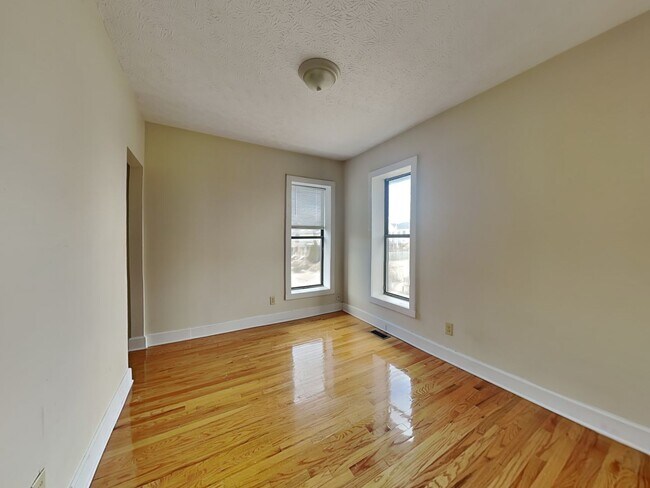 Photo - 1393 Indianola Ave