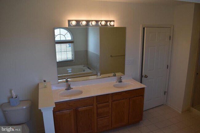 Photo - 72 Chelsea Ct