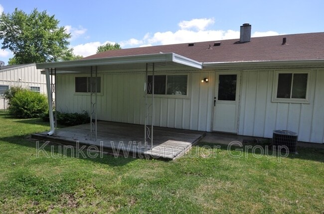 Photo - 209 Whitehall Dr