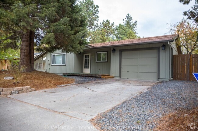 Building Photo - Single Level Home in Bend!