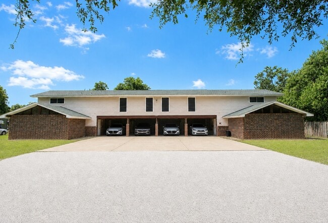 Building Photo - 412 Breezy Ln Unit 3