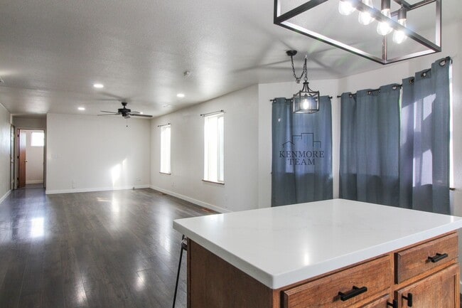 2503 W 37th Ave