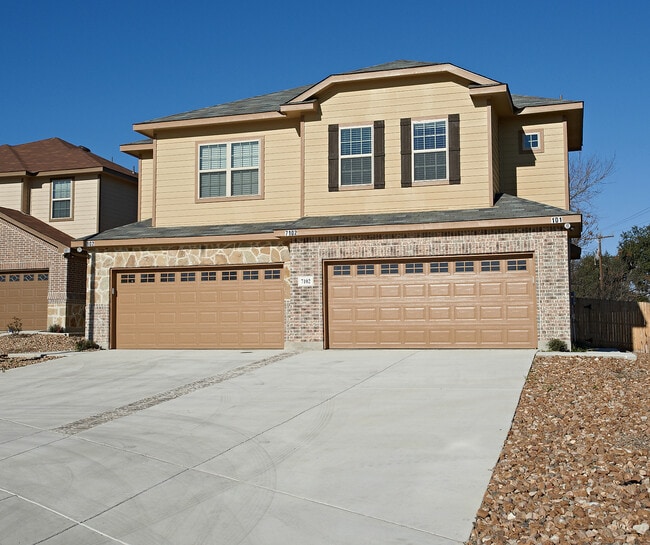 Luxury 3 Bedroom Townhome Located Near Sou... - Luxury 3 Bedroom Townhome Located Near Sou...