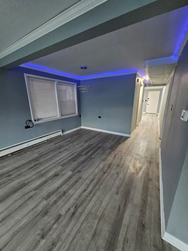 Building Photo - 4133 N McVicker Ave