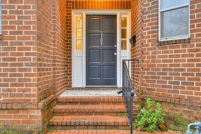 Photo - 305 Telfair St