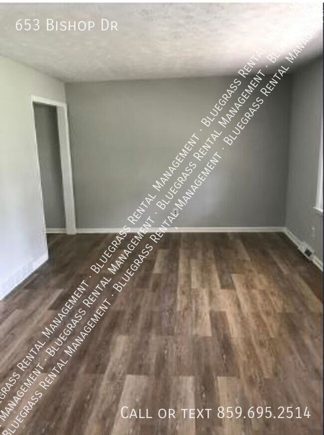 Photo - 653 Bishop Dr