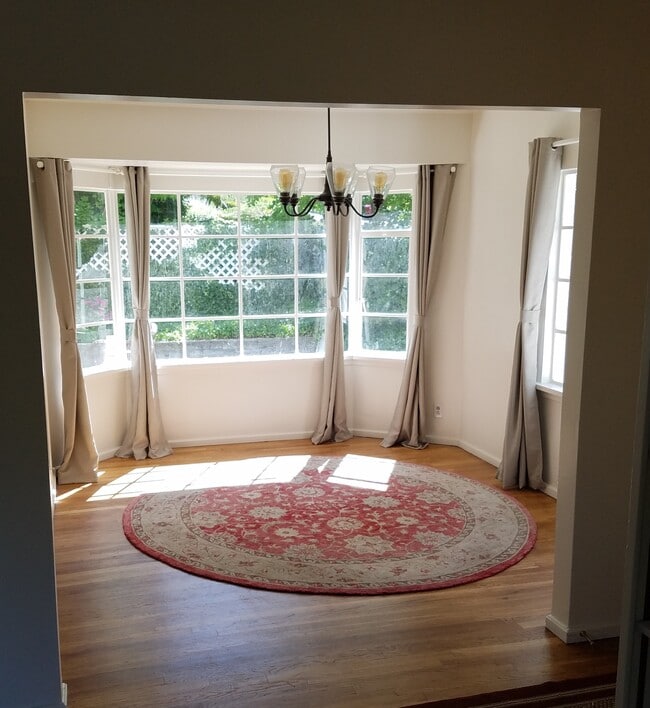 Photo - 1305 E Michigan Ave