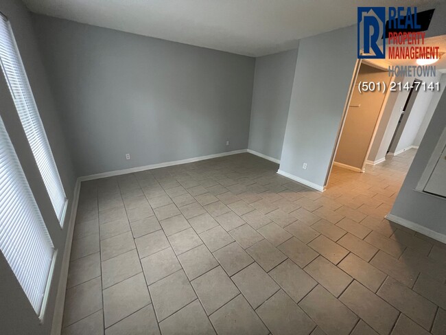 Building Photo - 2714 John Ashley Dr