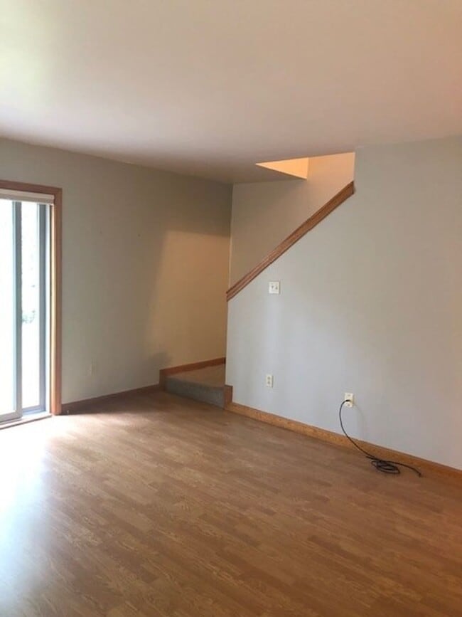 Photo - Spacious 2BR/1BA Condo Available February 15th!! - Great Residential Location!