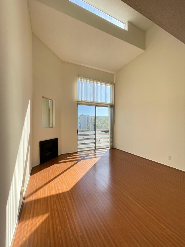 Photo - 3050 W 4th St Unit 304