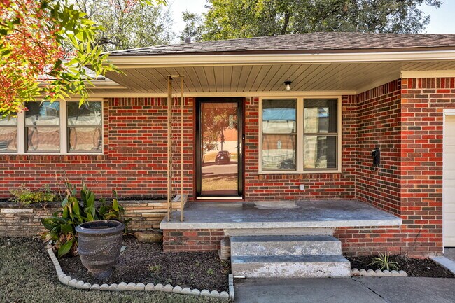 Photo - 806 Denison Dr