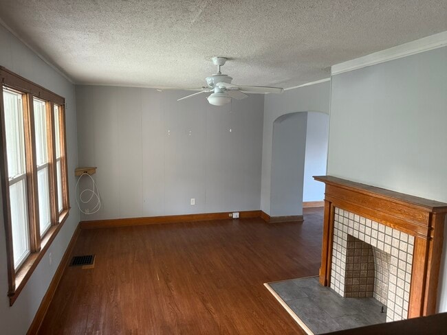 Photo - 806 E Deshler Ave