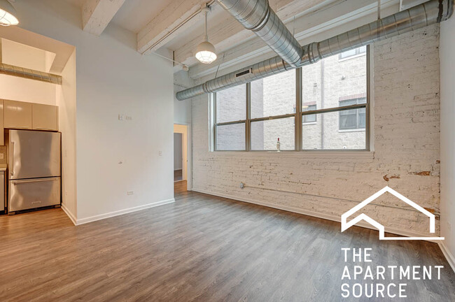Building Photo - 930 W Dakin St Unit 301 Rental