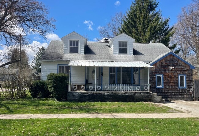 Building Photo - 26 Grove Ave