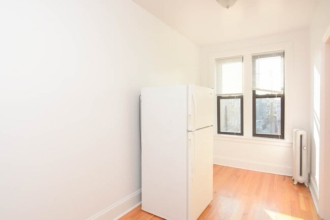 Photo - 2704 N Sawyer Ave Unidad 103