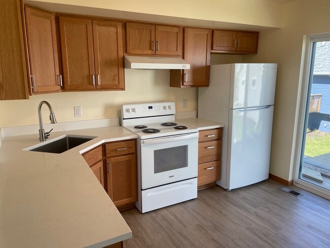 Photo - 221 N Bergamont Blvd