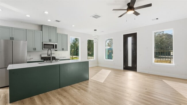 Photo - 1313 Knight St