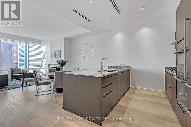 Photo - 180 University Ave Unit 5807