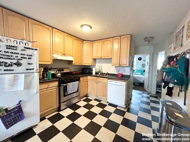 Building Photo - 90 Hammond St Unit 3