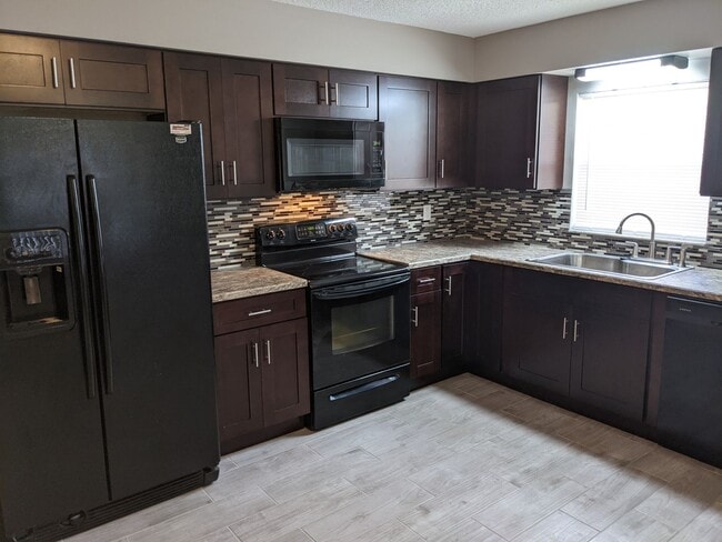 Photo - 152 E Towne Pl