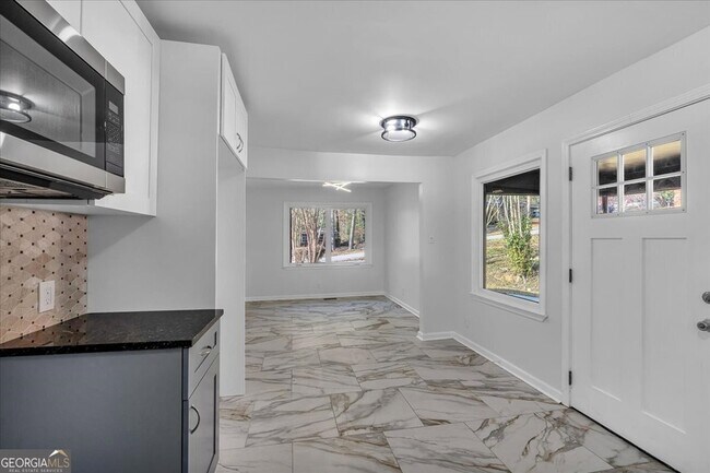 2142 Cloverdale Dr SE