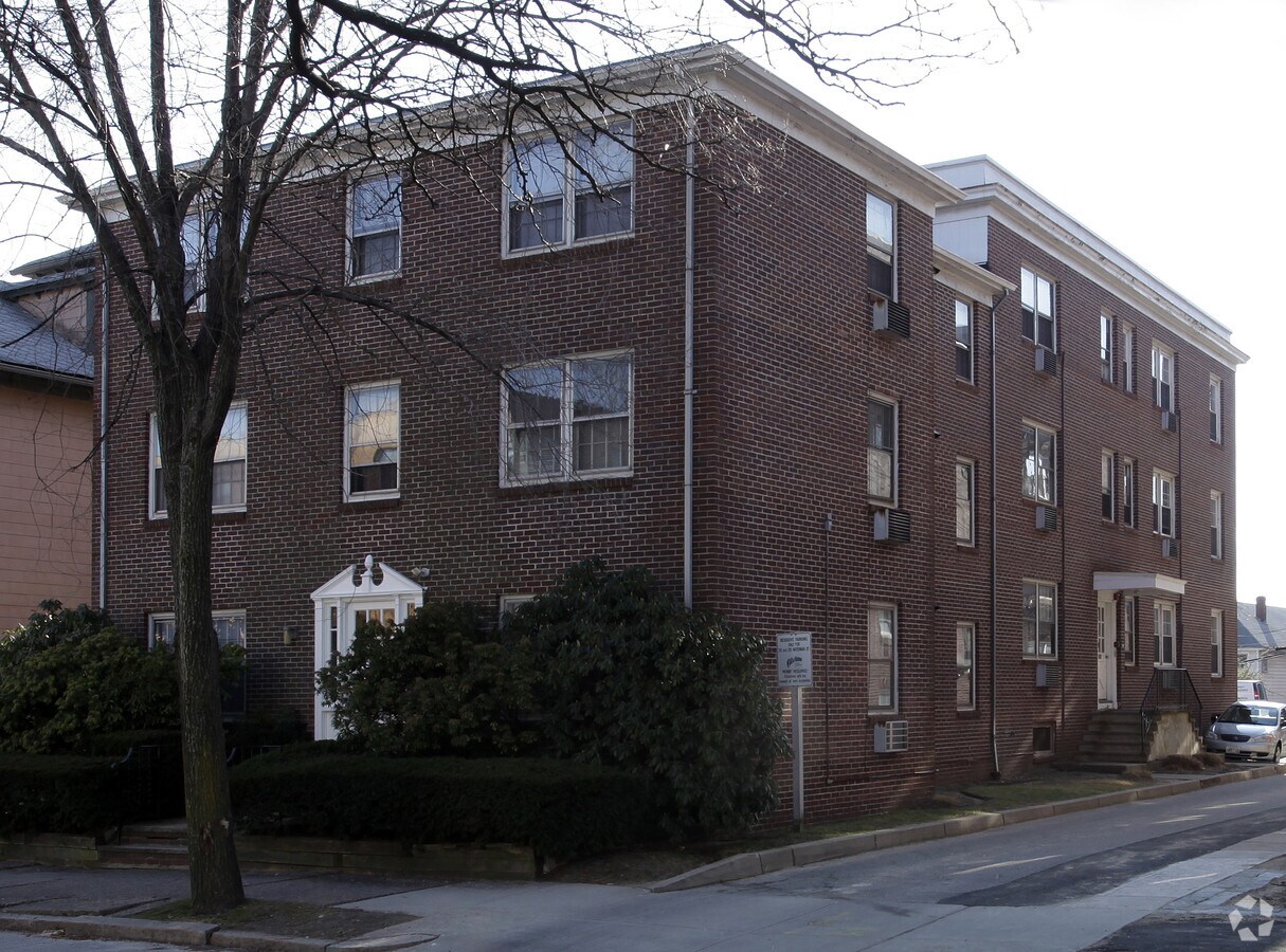 Photo - 215 Waterman St