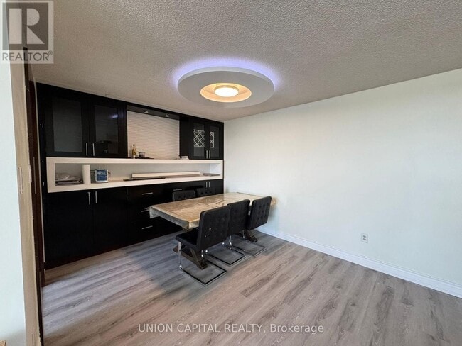 Photo - 300 Alton Towers Cir Unité 1204