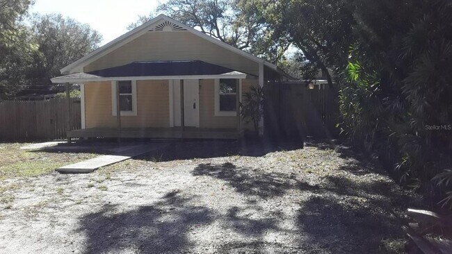 Photo - 733 New York St