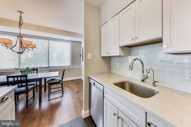 Photo - 4740 Connecticut Ave NW Unit 906