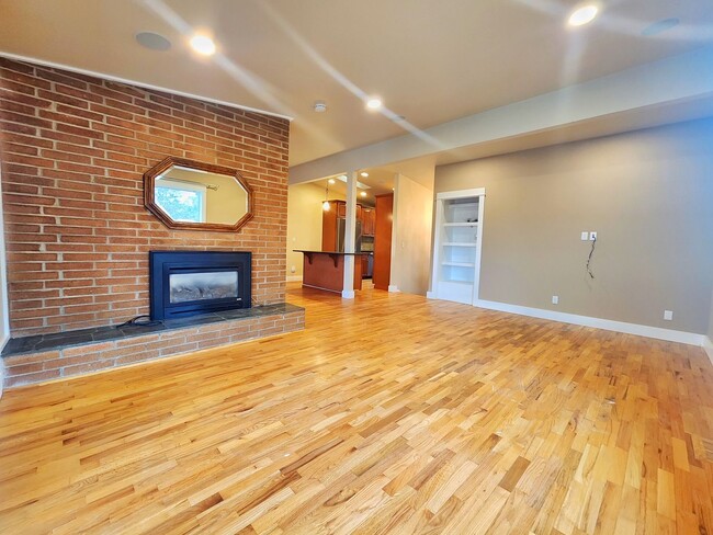 Photo - Beautiful 4 Bed 3 Bath Spacious Home in Re...