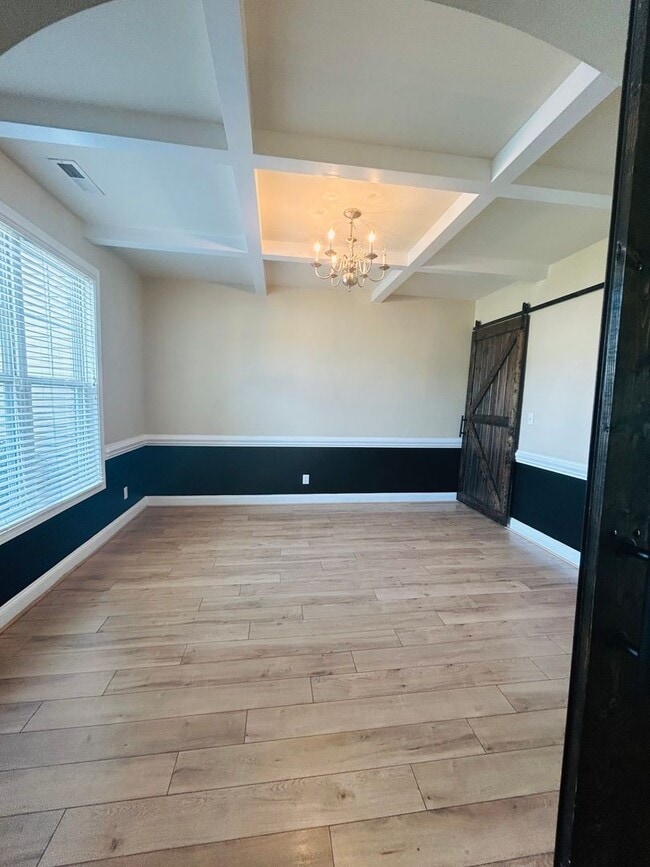 Photo - 3504 Castlefield Ln